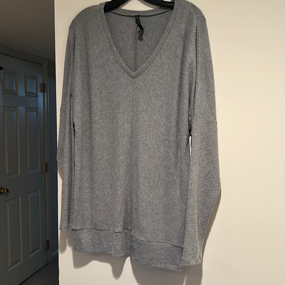 Gaiam grey long sleeved shirt
